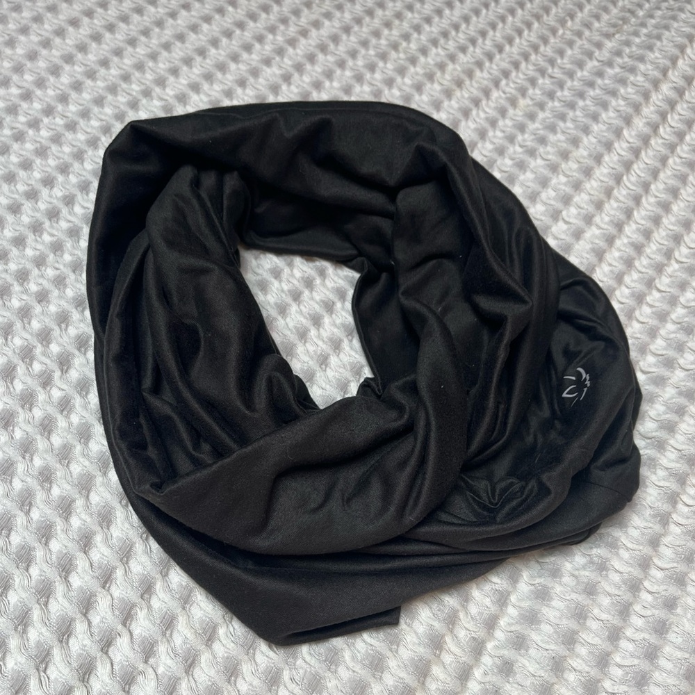 Scarf w/ Pocket Beyond Yoga